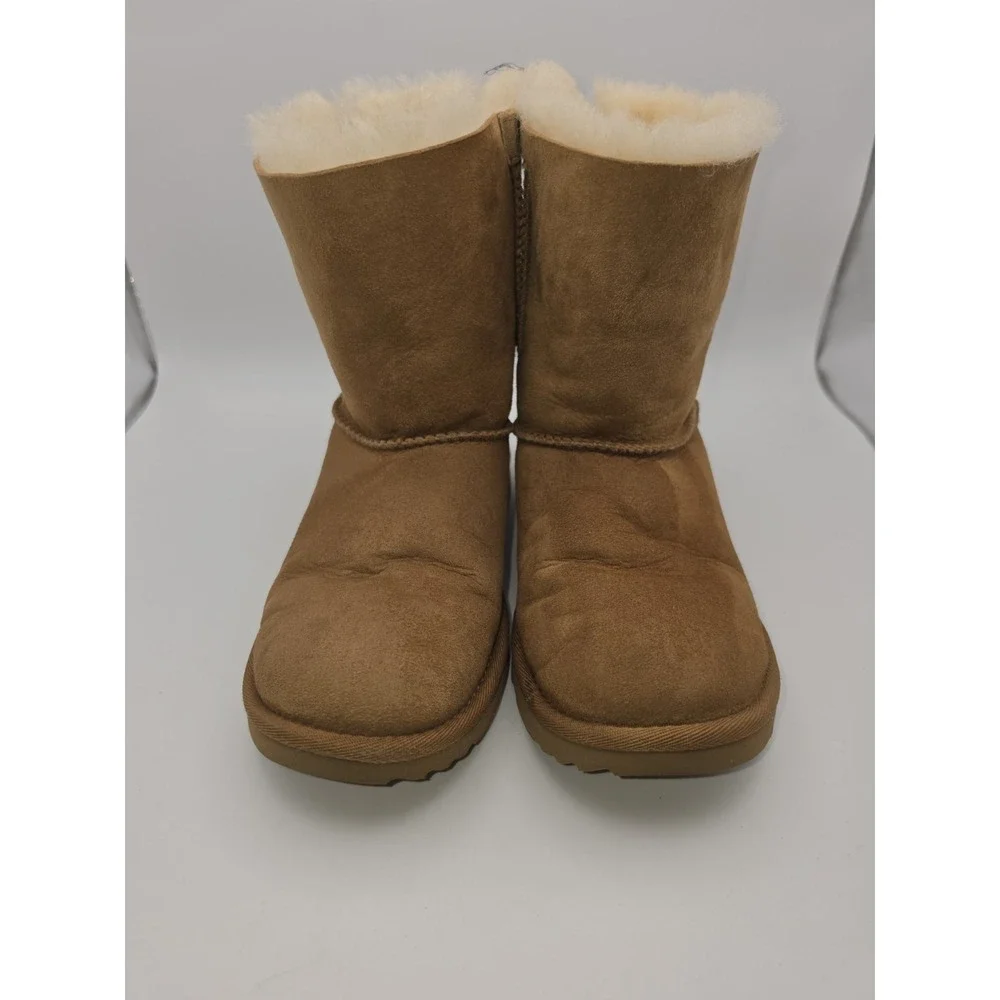 UGG Youth Bailey Bow II Sheepskin Boots Chestnut Size 4 Youth